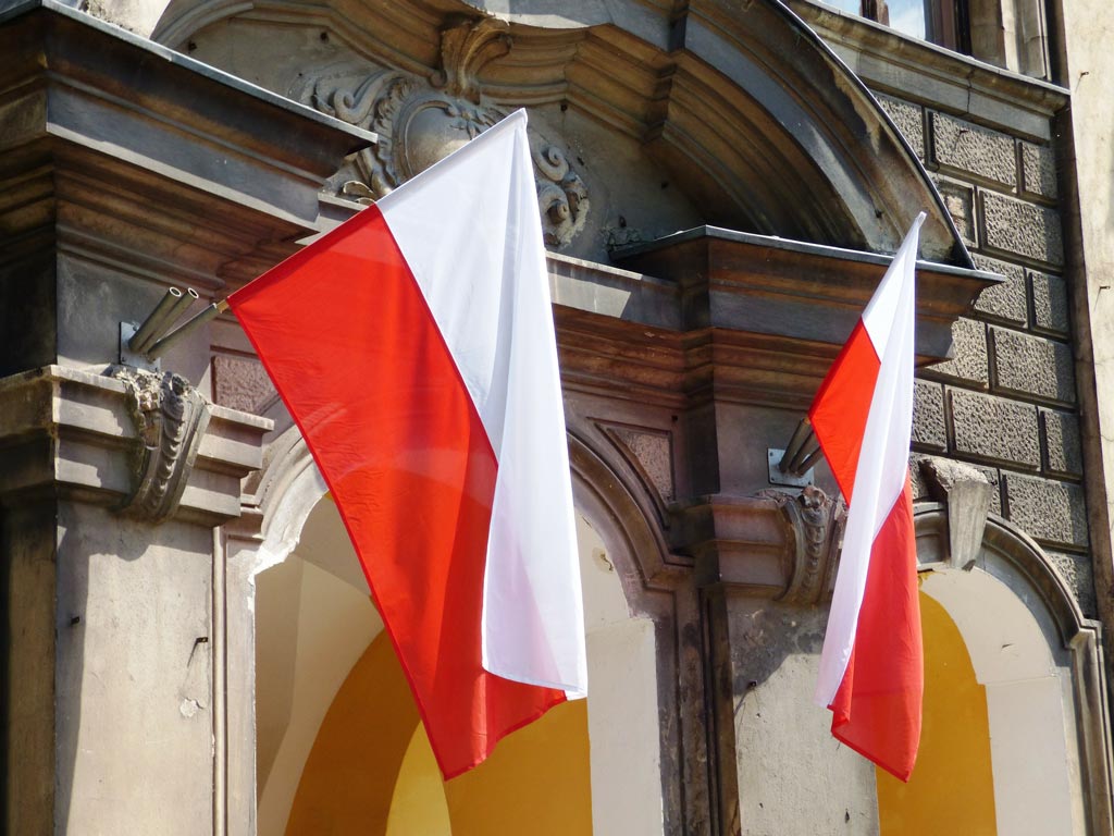 Polské vlajky na domě